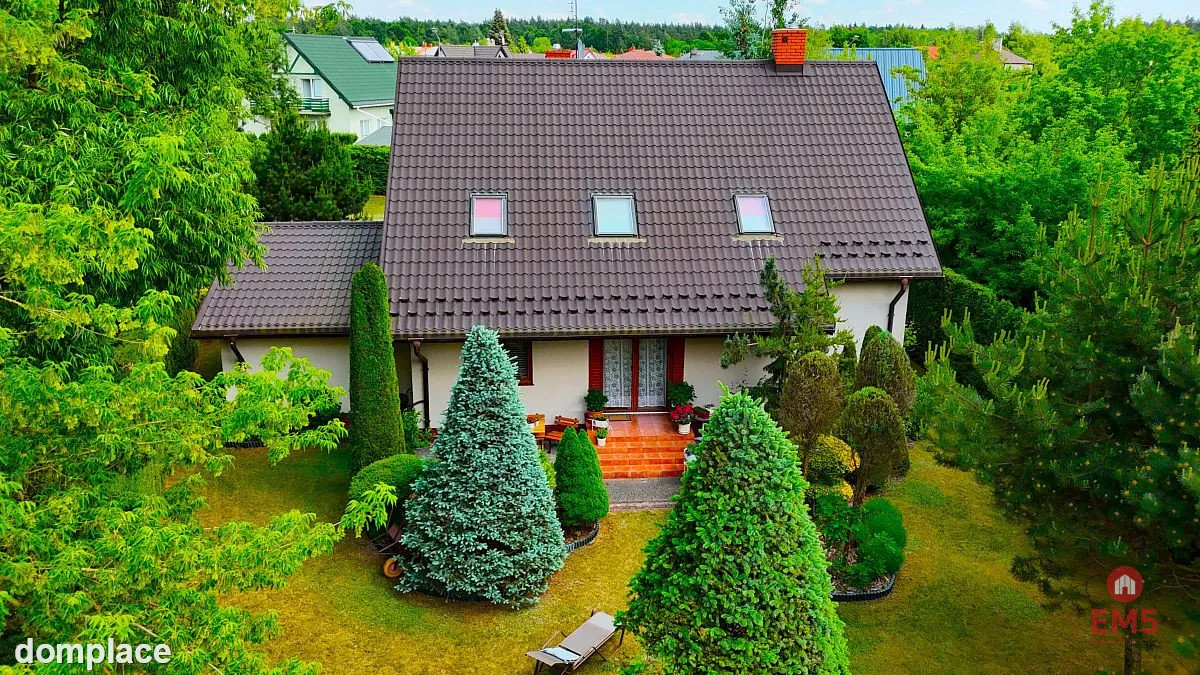Dom z dużym ogrodem — zdjęcie 2