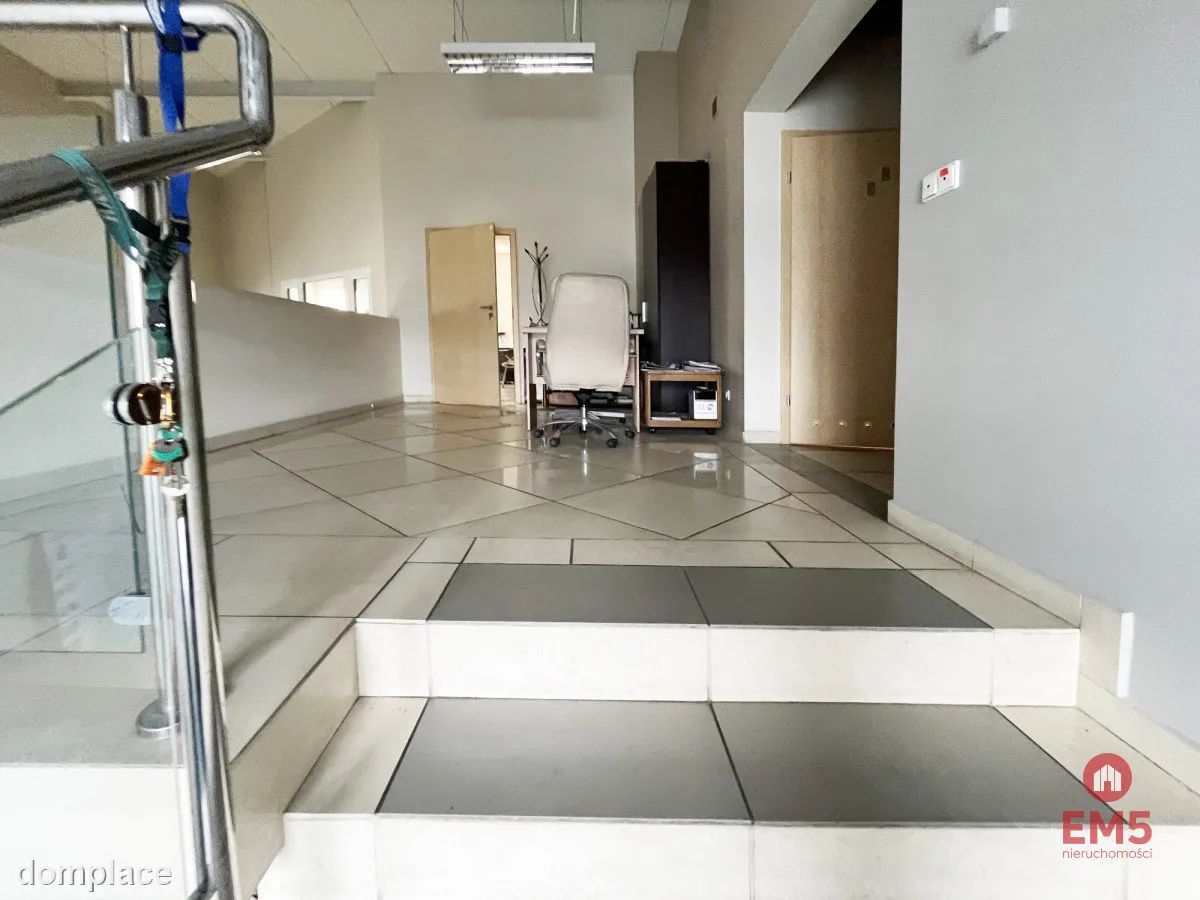 Powierzchnia handlowo biurowa z placem — zdjęcie 9