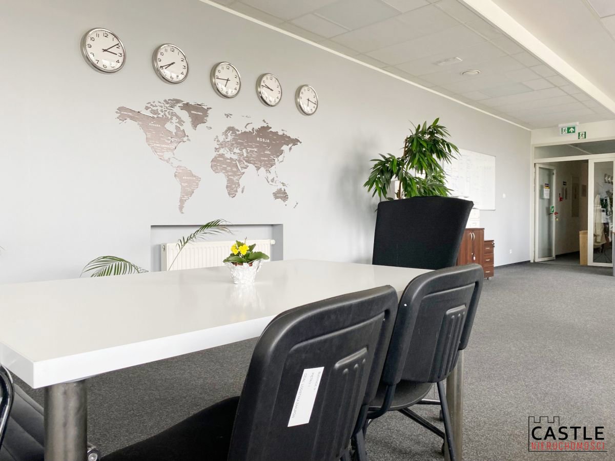 Duża przestrzeń biurowa