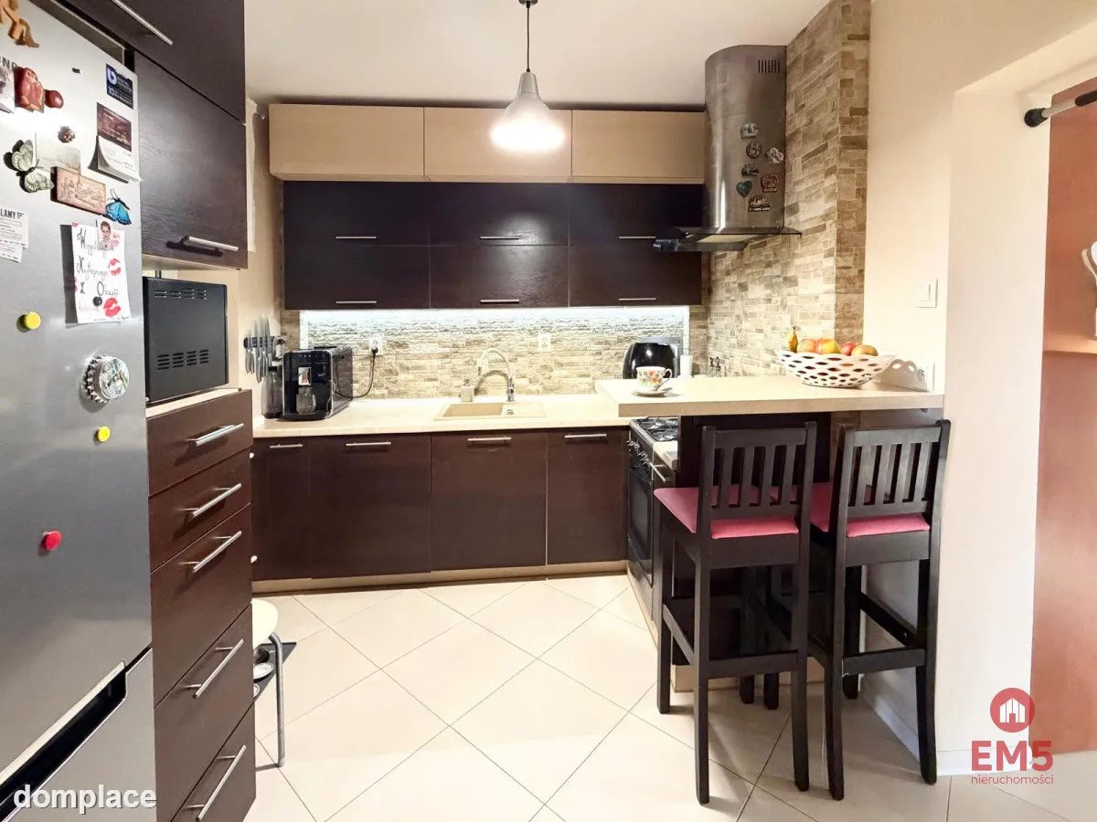 3 pokojowe mieszkanie Nowe Miasto, garaż — zdjęcie 3