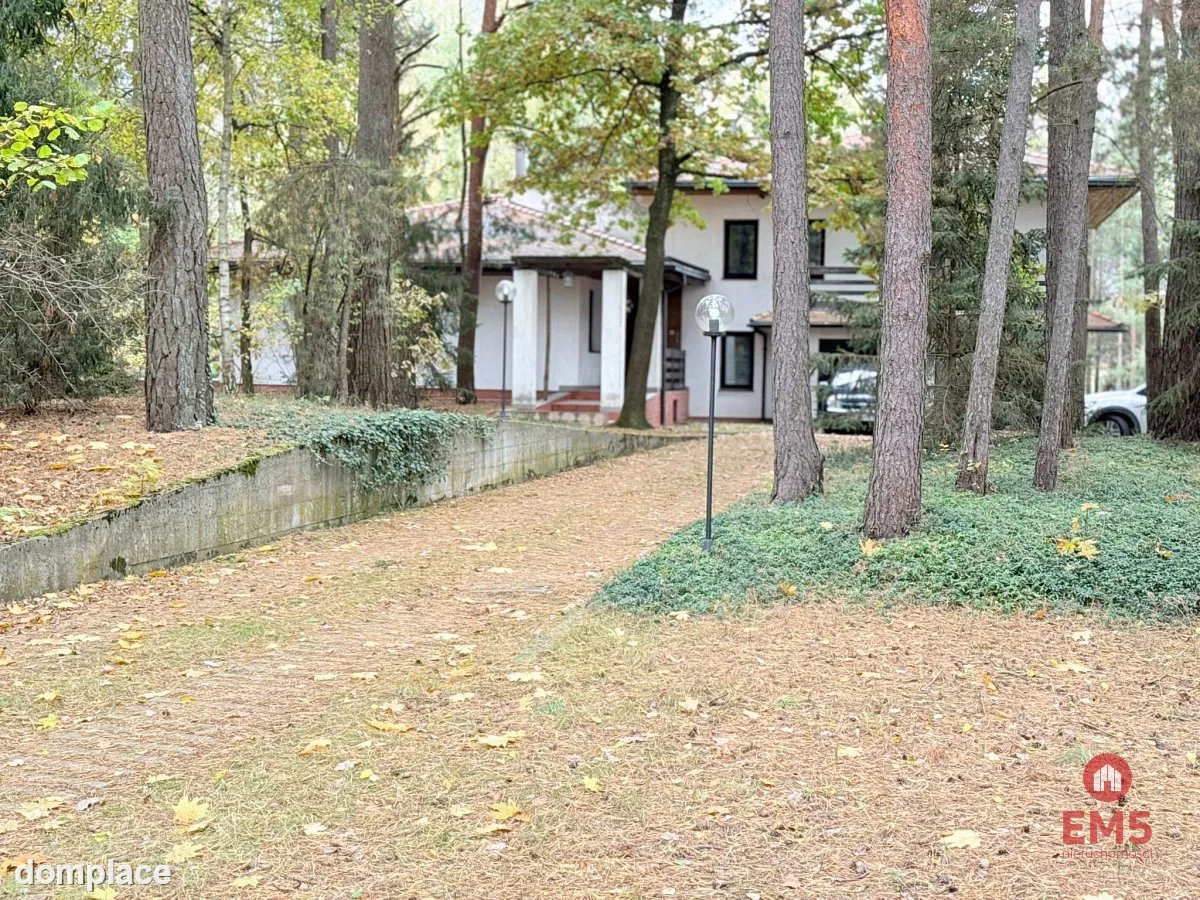 Dom w otulinie lasu blisko miasta — zdjęcie 3