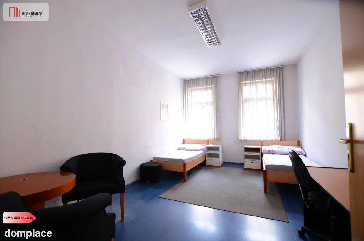 ODNOWIONA KAMIENICA W CENTRUM ŚWIECIA — zdjęcie 7