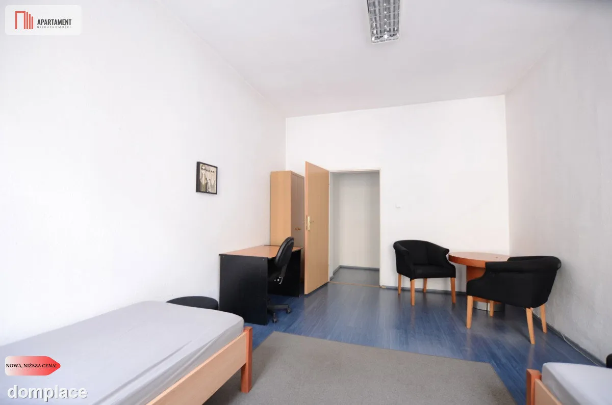 ODNOWIONA KAMIENICA W CENTRUM ŚWIECIA — zdjęcie 8