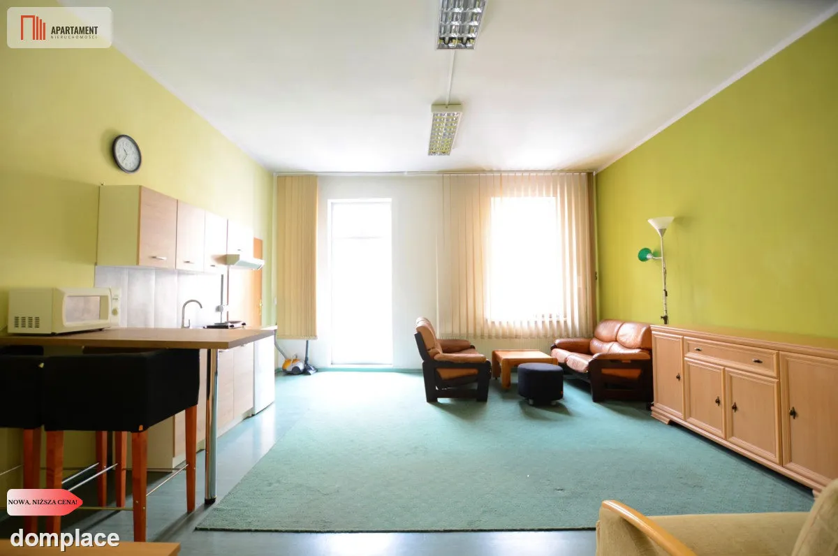 ODNOWIONA KAMIENICA W CENTRUM ŚWIECIA — zdjęcie 9