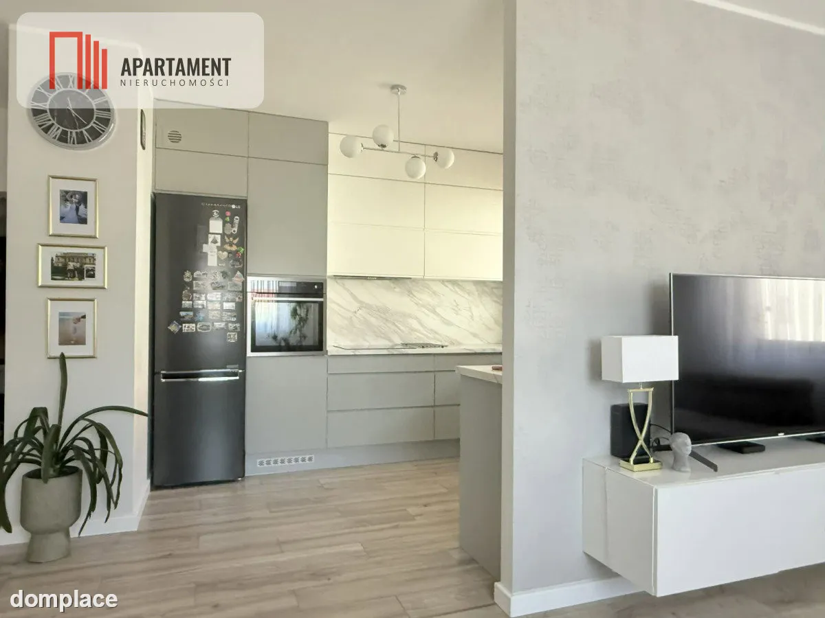 Nowoczesny apartament z dwoma balkonami oraz windą — zdjęcie 6