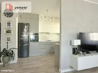 Nowoczesny apartament z dwoma balkonami oraz windą — zdjęcie 6
