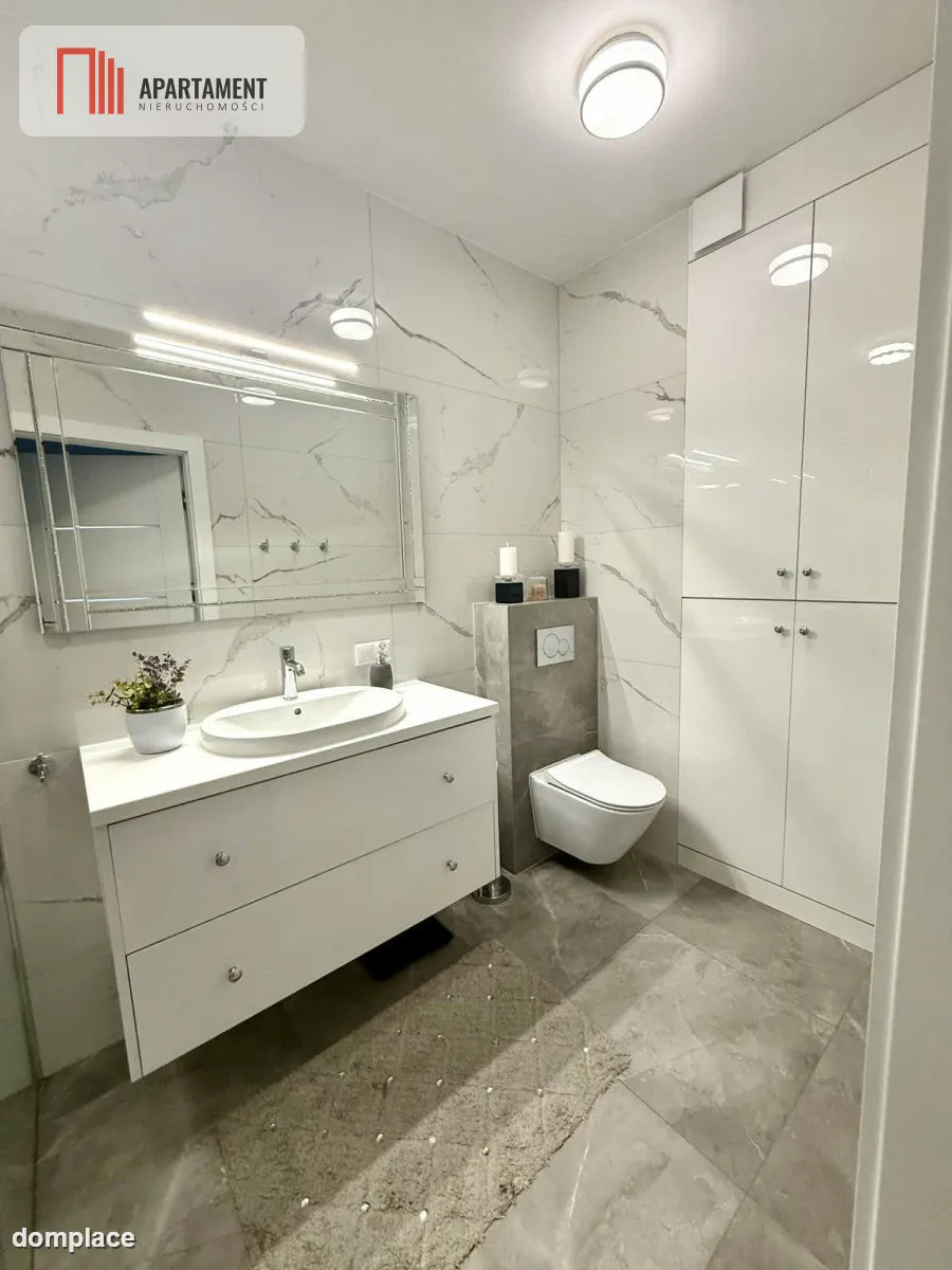 Nowoczesny apartament z dwoma balkonami oraz windą — zdjęcie 10