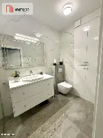 Nowoczesny apartament z dwoma balkonami oraz windą — zdjęcie 10