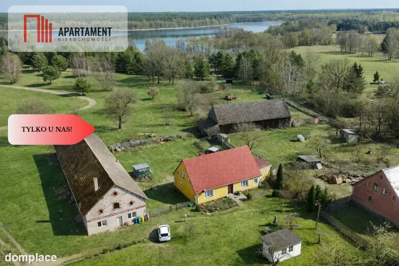 Siedlisko w sąsiedztwie jeziora i lasu
