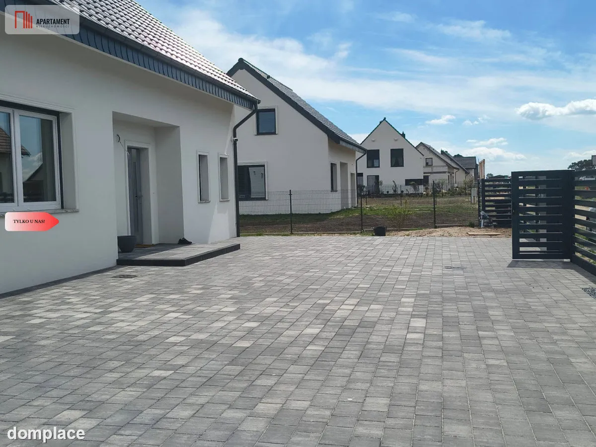 Dom obok lasu w spokojnej okolicy — zdjęcie 3