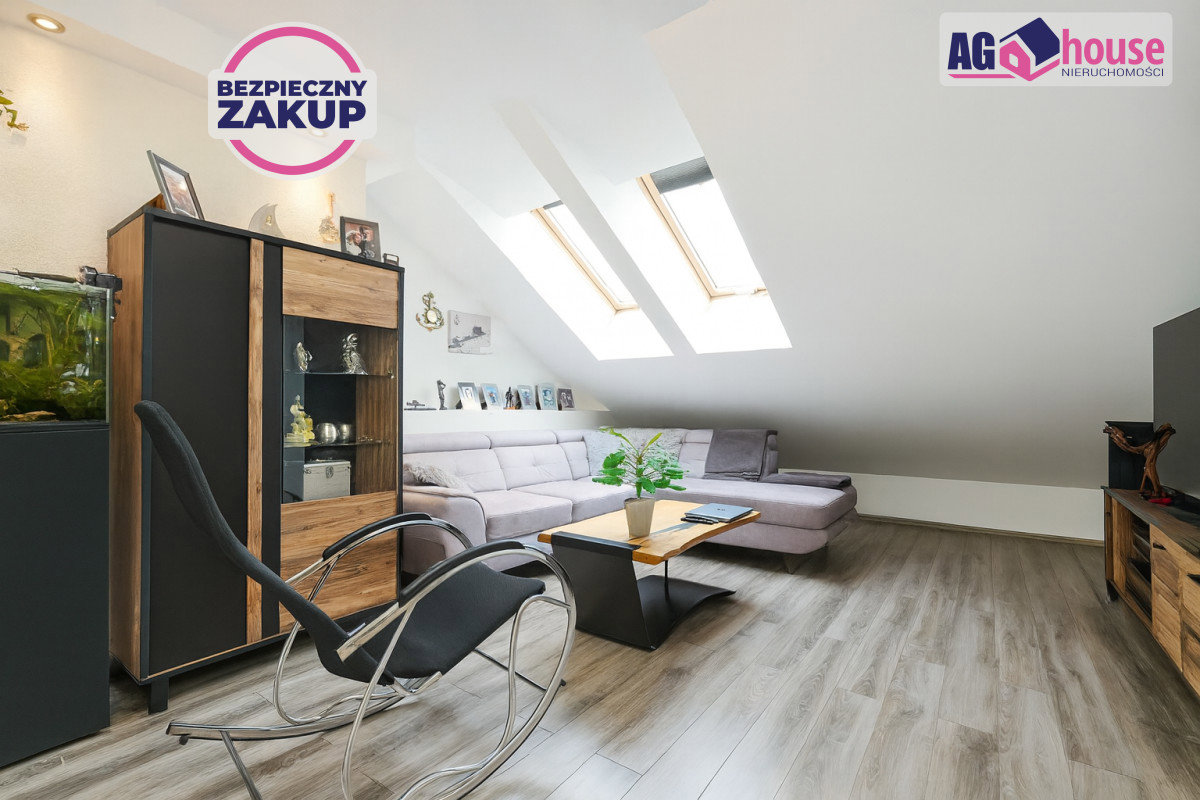 Dwupoziomowe mieszkanie z antresolą i balkonem