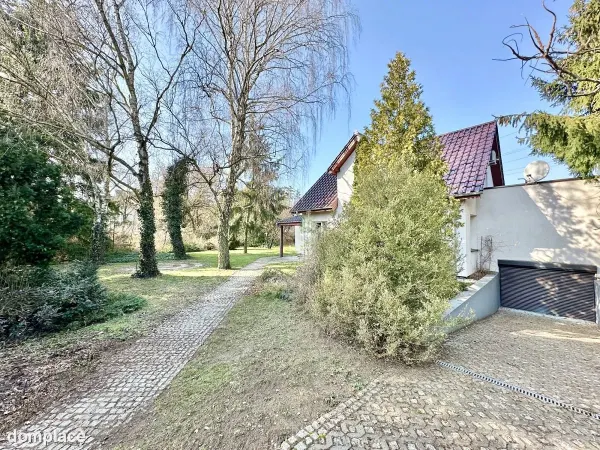 Dom z bajkowym ogrodem — zdjęcie 2