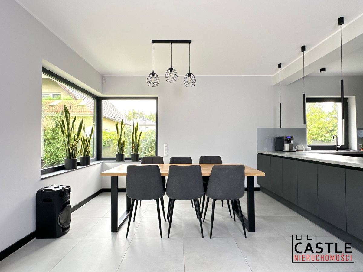 Luksusowy dom z tarasem i ogrodem – Smochowice