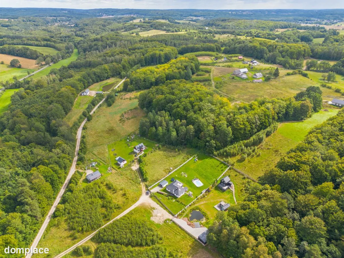 Malownicza okolica i prywatny las. Blisko jezioro — zdjęcie 7