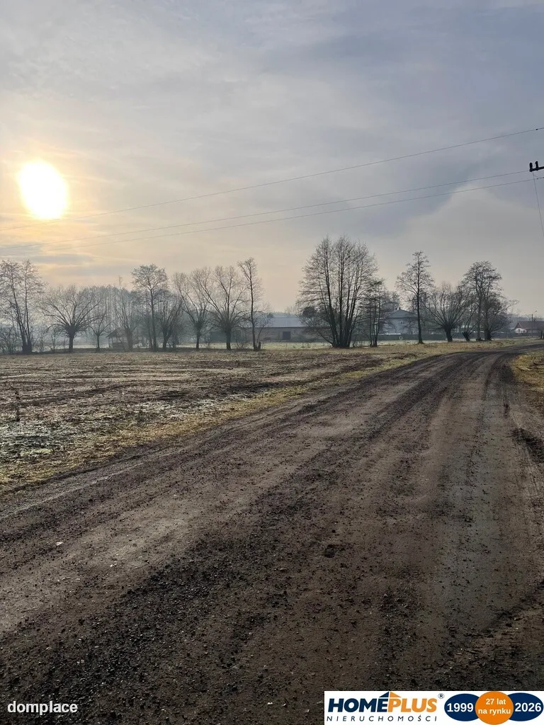 Działka 1050 m² pod zabudowę letniskową.