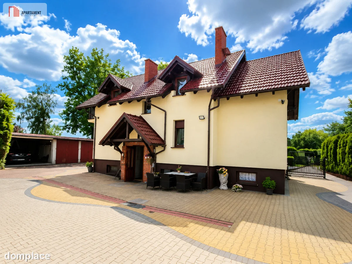 Dom z budynkami gospodarczymi i ziemią — zdjęcie 9