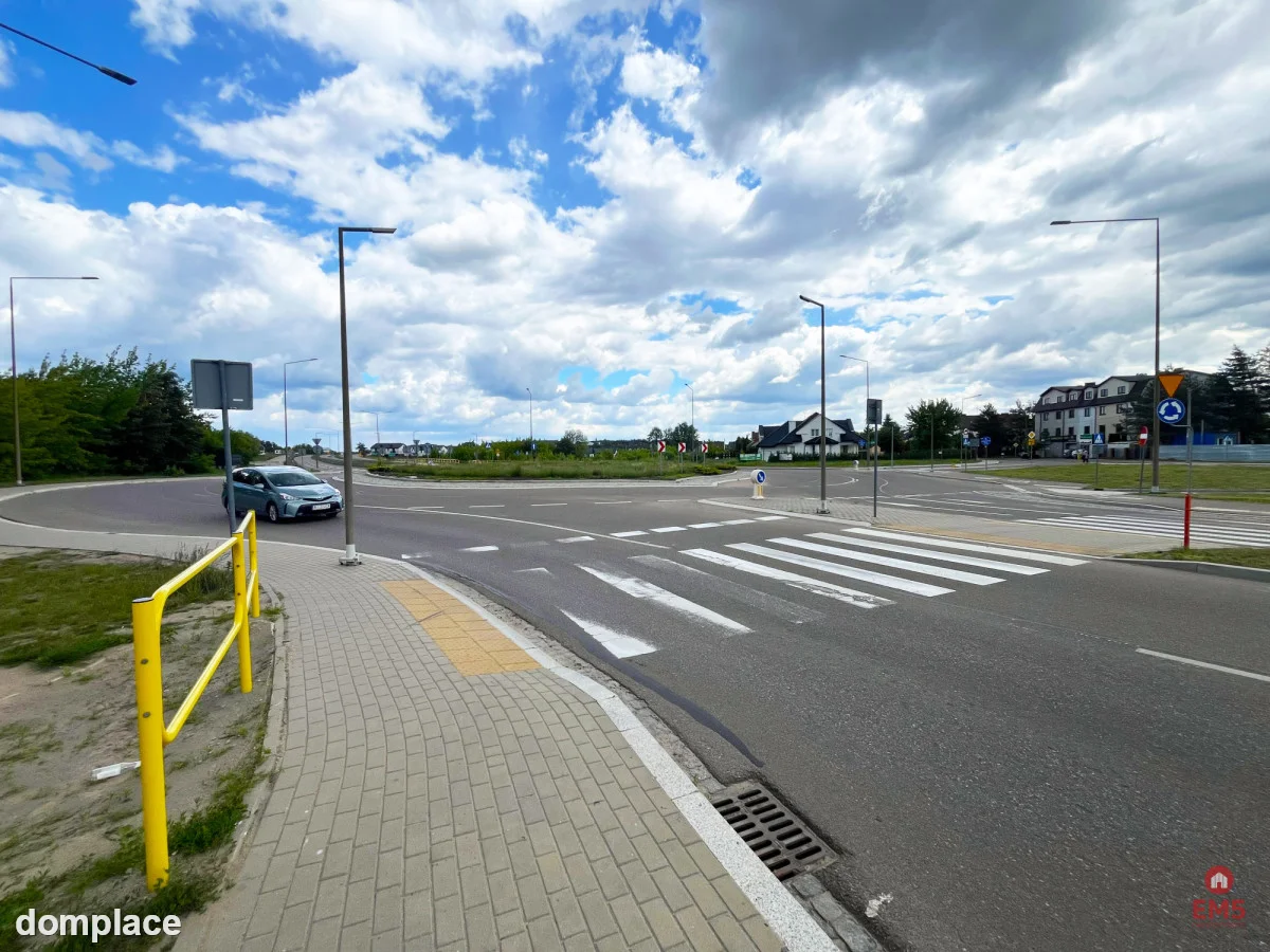 Atrakcyjna działka przy drodze — zdjęcie 3