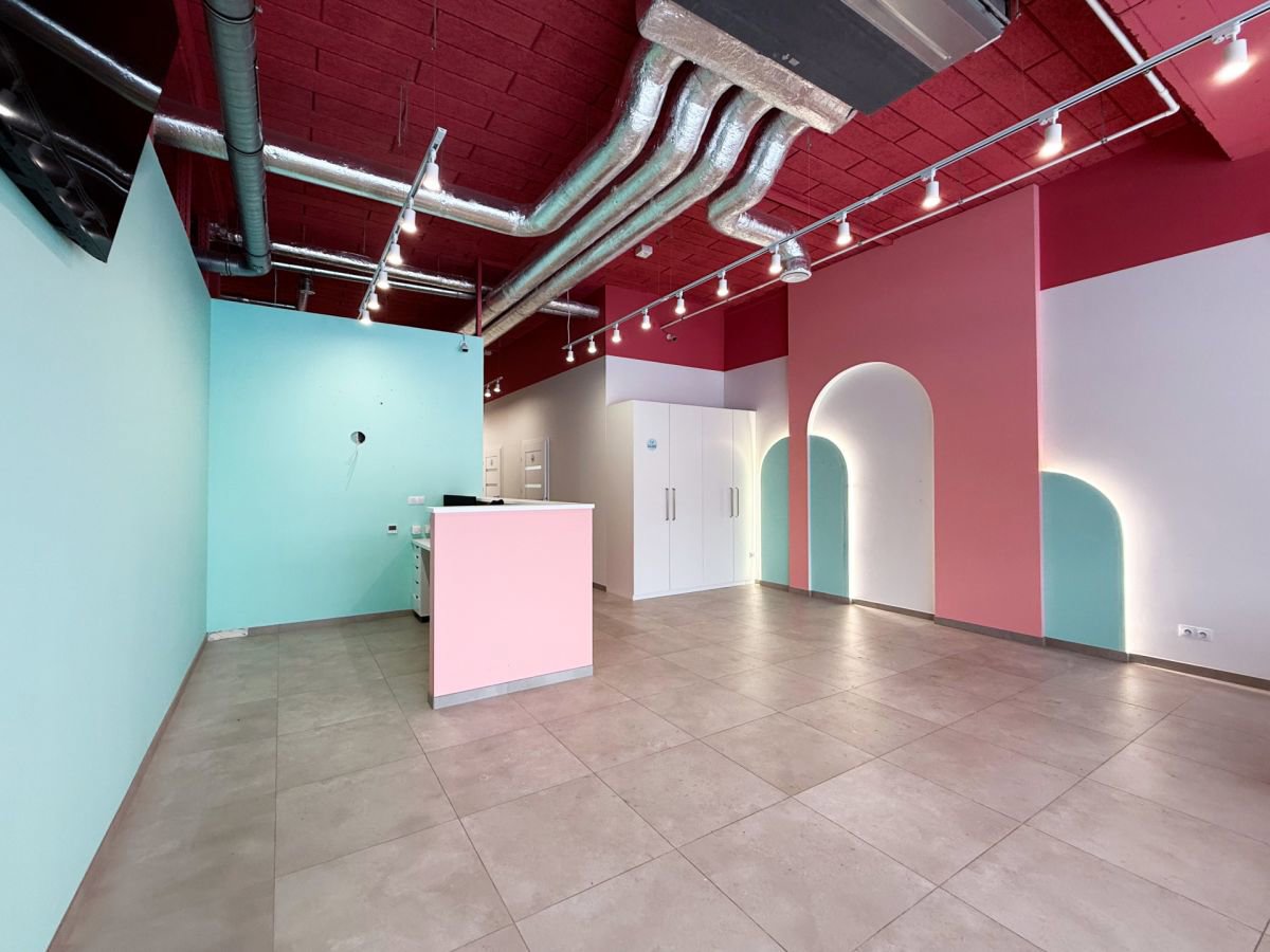 Lokal pod wiele działalności. Czytelny adres