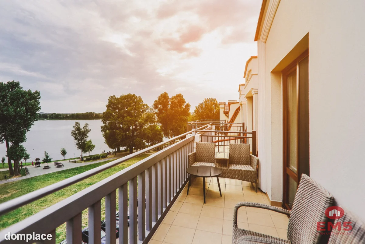 Dwupoziomowy Apartament z Panoramą na Jezioro — zdjęcie 16
