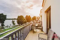 Dwupoziomowy Apartament z Panoramą na Jezioro — zdjęcie 16