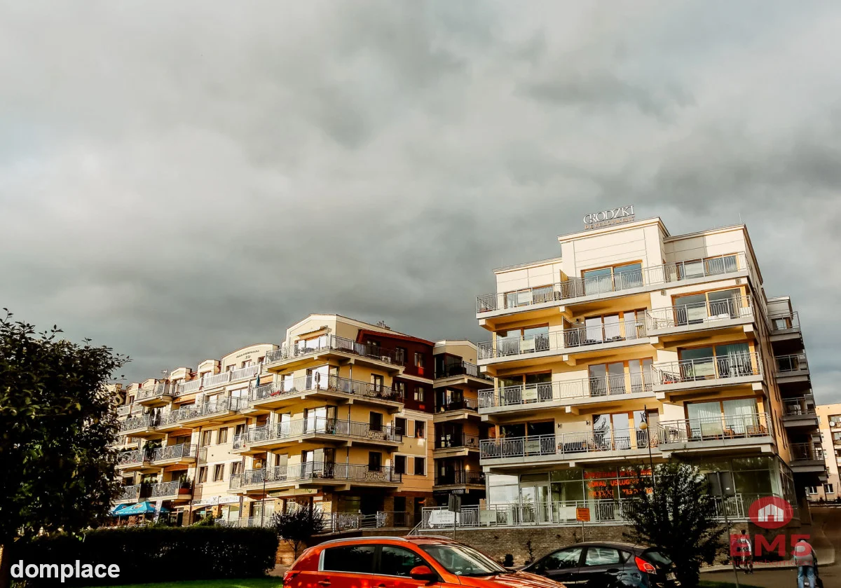Dwupoziomowy Apartament z Panoramą na Jezioro — zdjęcie 18