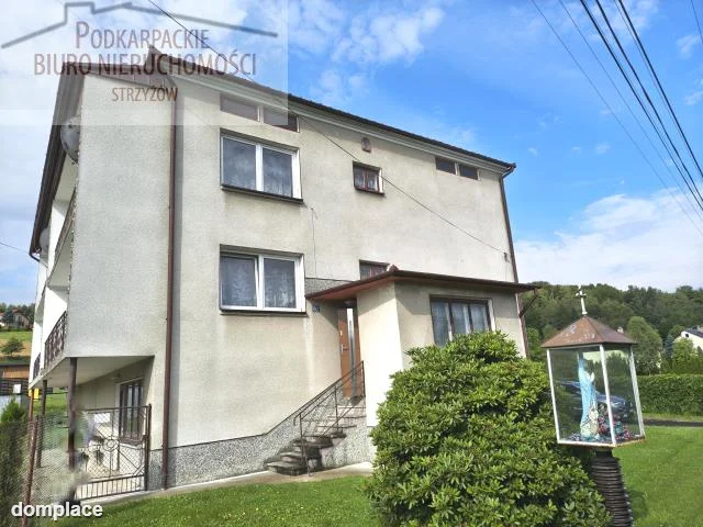 Dom — strzyżowski, Niebylec