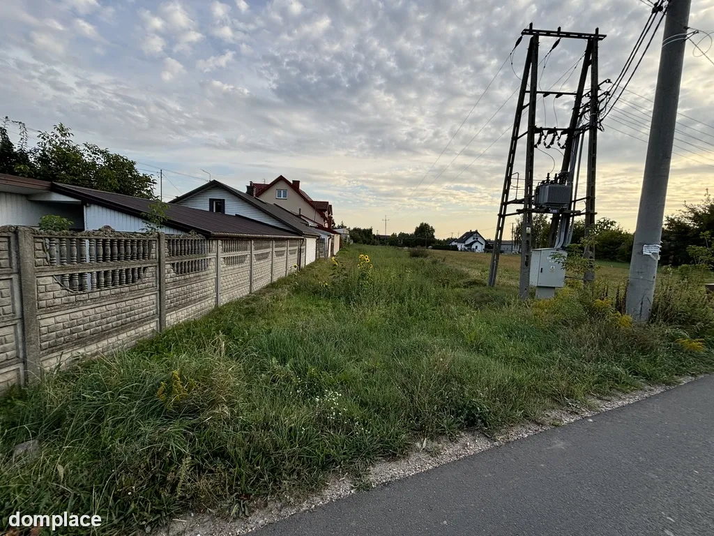 Działka budowlano-usługowa 1863 m2 w Święcicach.