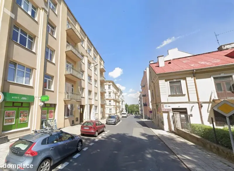 Ścisłe centrum, tuż przy Placu Litewskim.