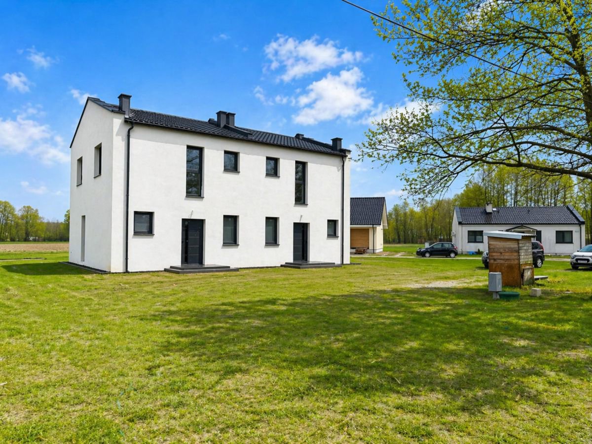 Dom w zabudowie bliźniaczej w spokojnej okolicy