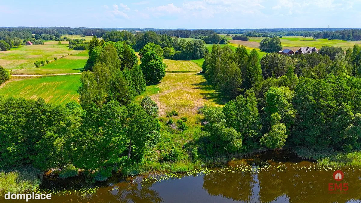 Działka nad jeziorem