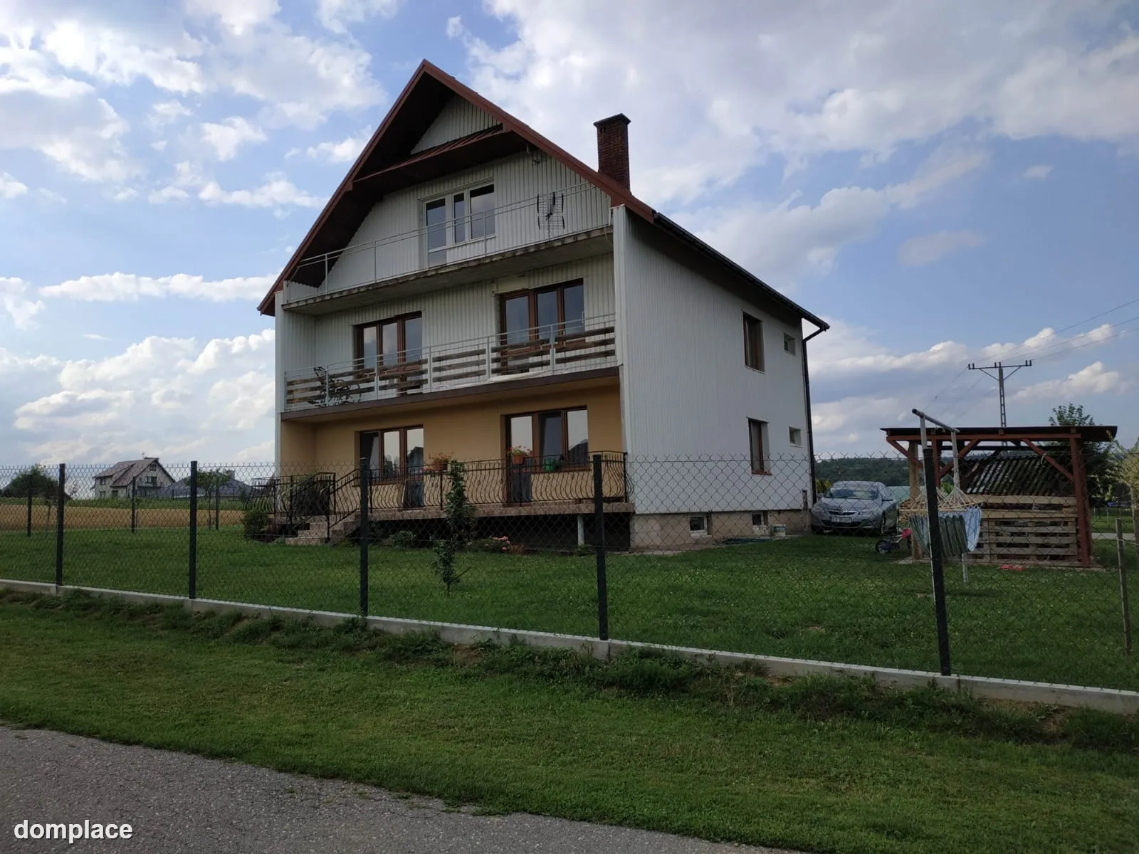 Dom 210 mkw - 2mieszkania + 2 pojedynki
