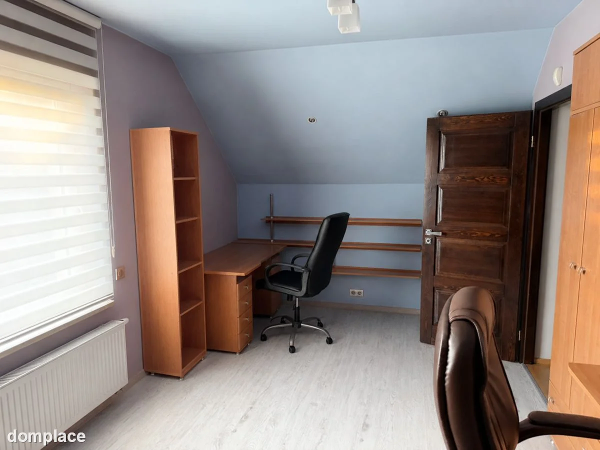 Rodzinny dom z ogrodem, garażem i fotowoltaiką . — zdjęcie 10