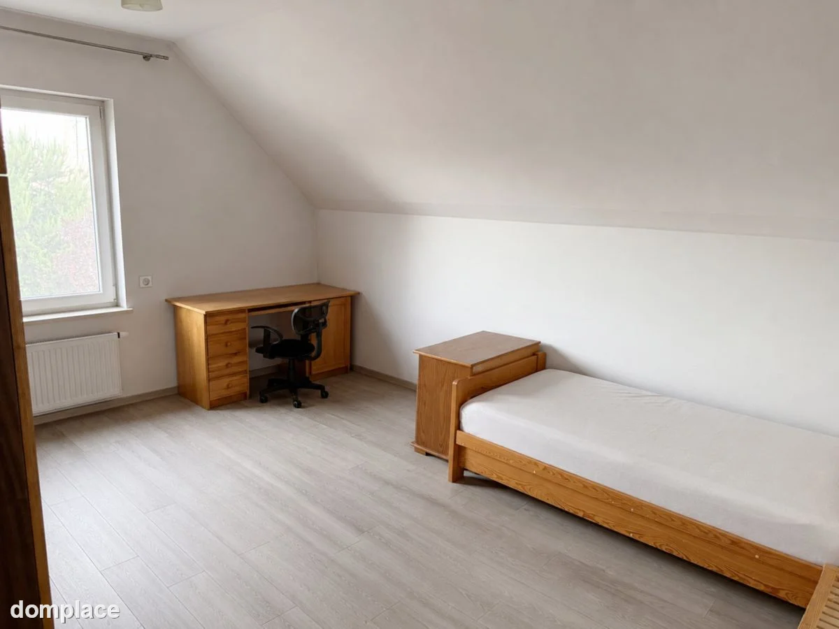 Rodzinny dom z ogrodem, garażem i fotowoltaiką . — zdjęcie 12