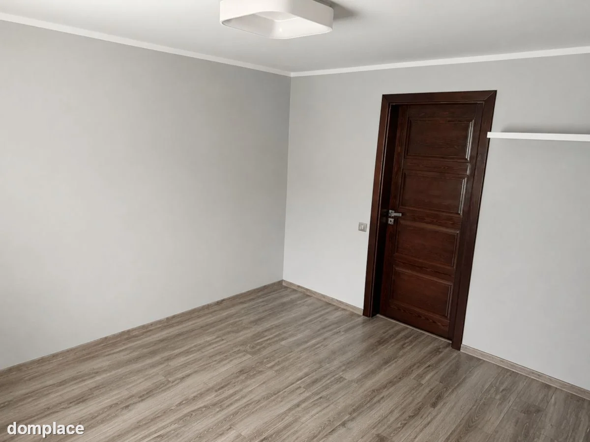 Rodzinny dom z ogrodem, garażem i fotowoltaiką . — zdjęcie 13