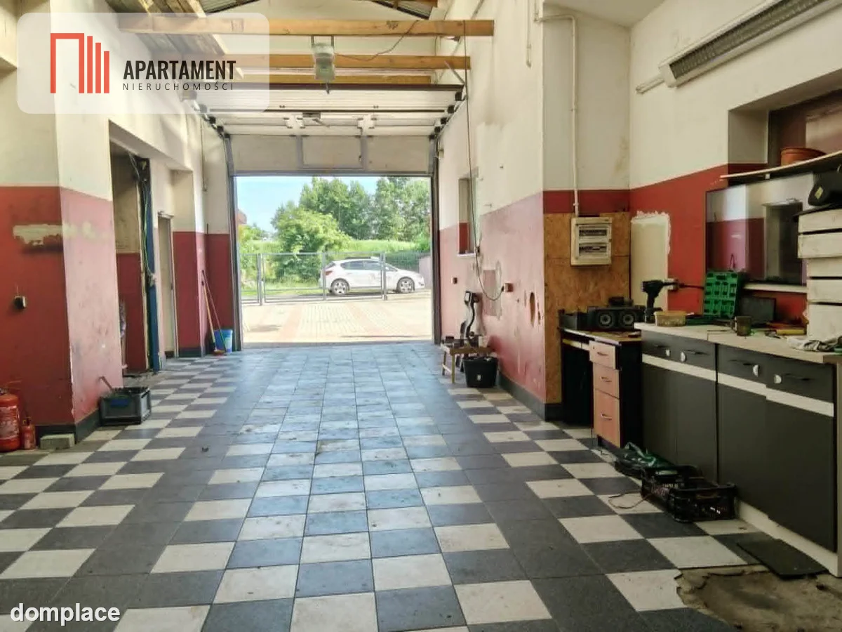 Lokal pod usługi komercyjne z parkingiem — zdjęcie 3