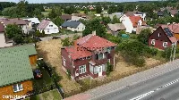 Drewniany dom do remontu, działka 951 m2 — zdjęcie 1
