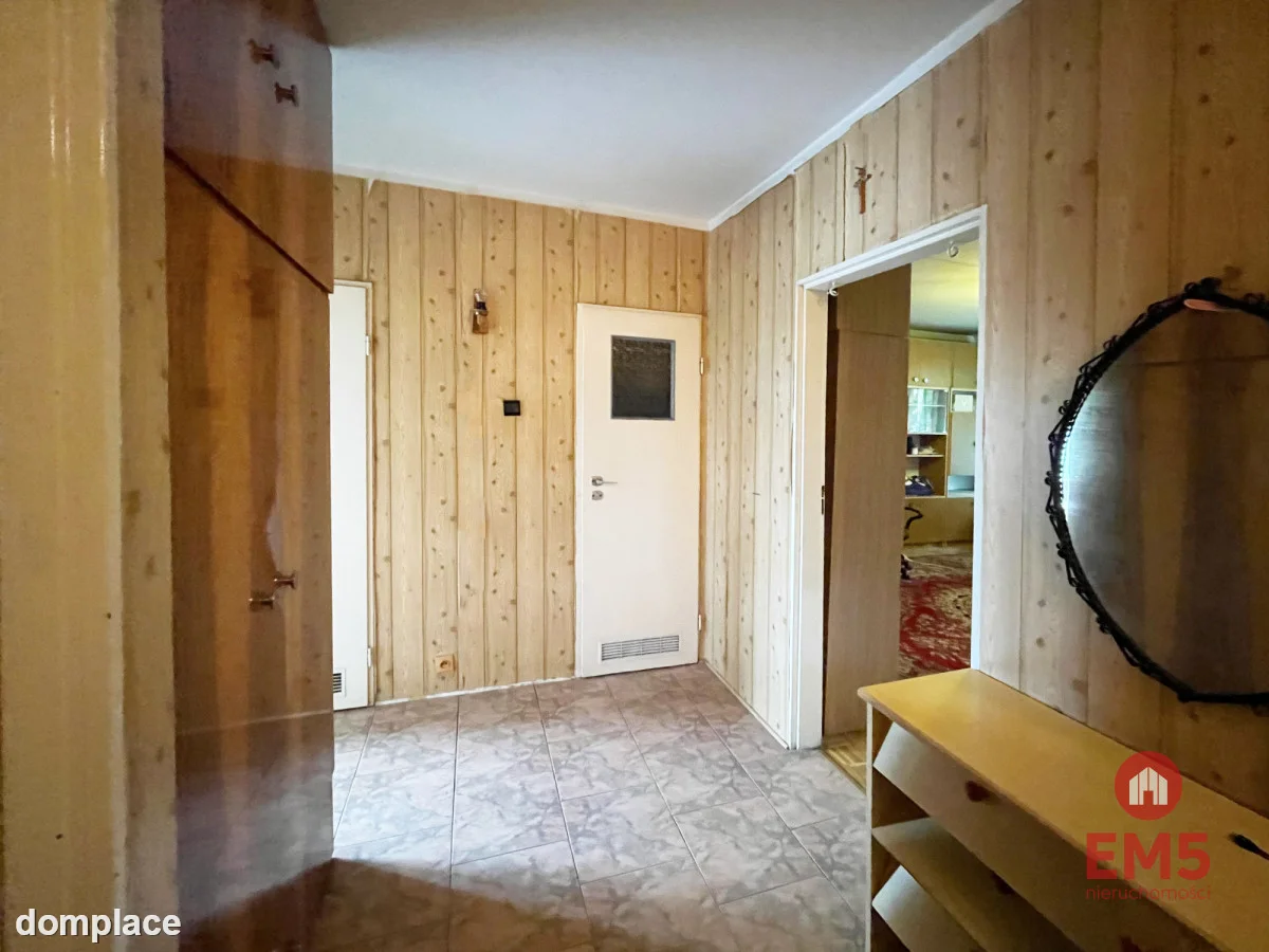 Kameralny blok wśród zieleni — zdjęcie 2