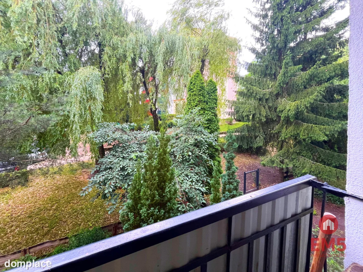 Kameralny blok wśród zieleni — zdjęcie 5