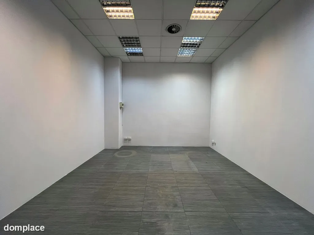 Lokal handlowo-usługowy 16 m2 w centrum