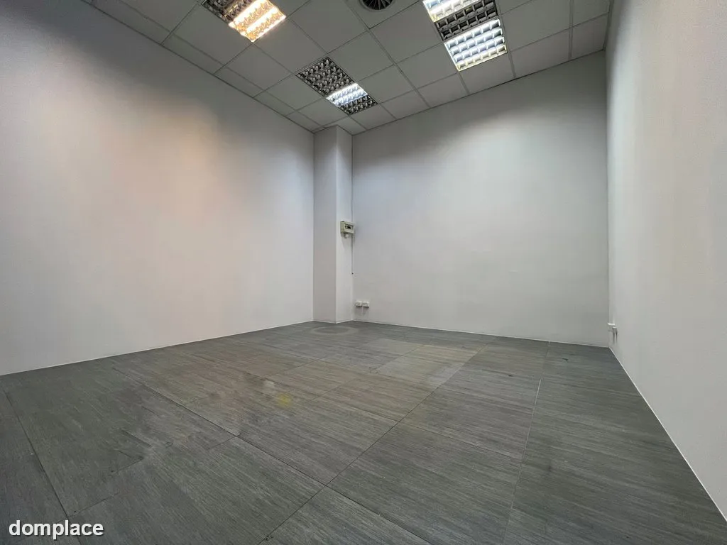 Lokal handlowo-usługowy 16 m2 w centrum — zdjęcie 2