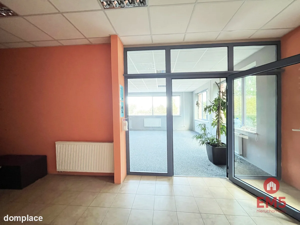 Biuro pod miastem, magazyn, plac — zdjęcie 3