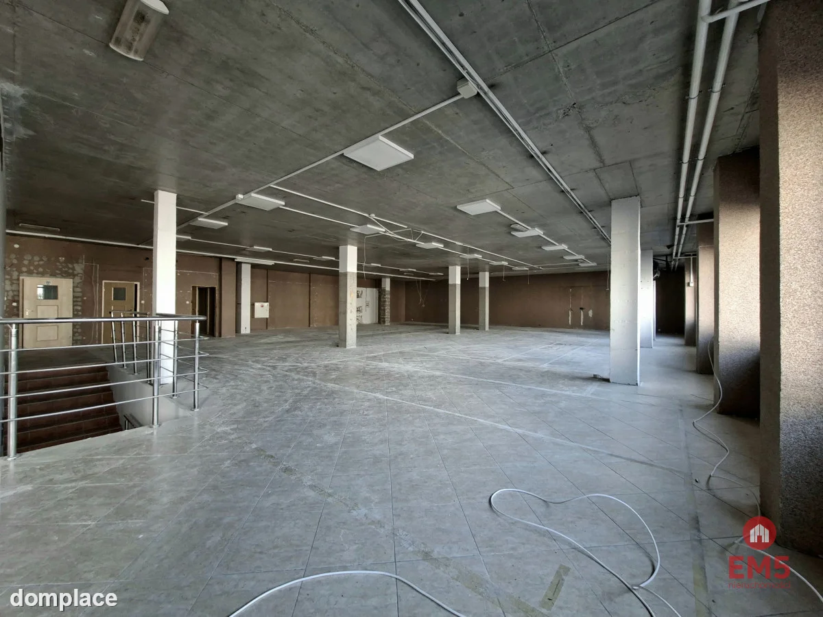 Lokal użytkowy 490 m2. Nowe Miasto. — zdjęcie 4