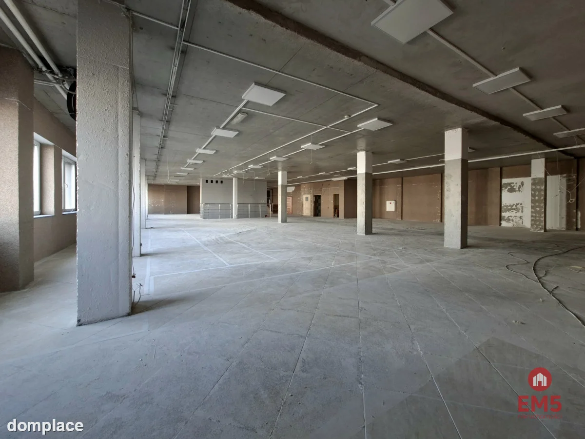 Lokal użytkowy 490 m2. Nowe Miasto.