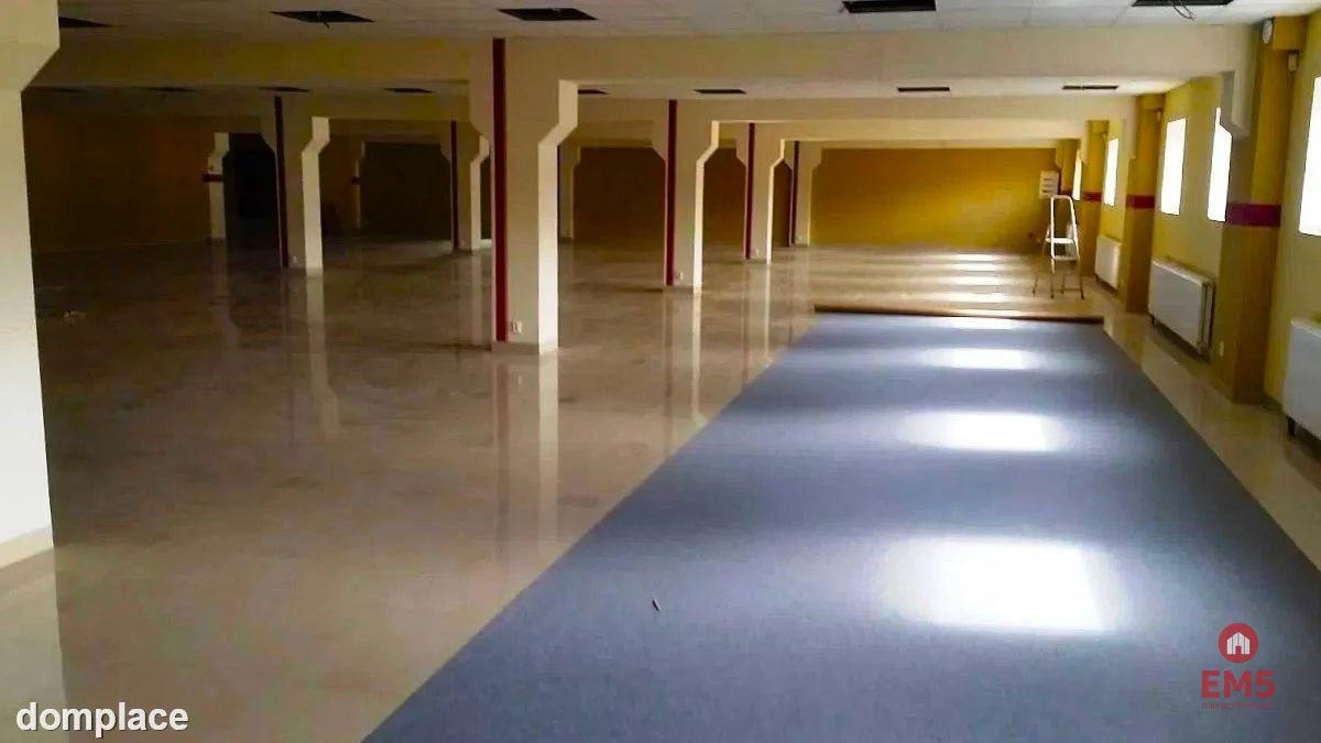 Lokal użytkowy 580 m2 — zdjęcie 2