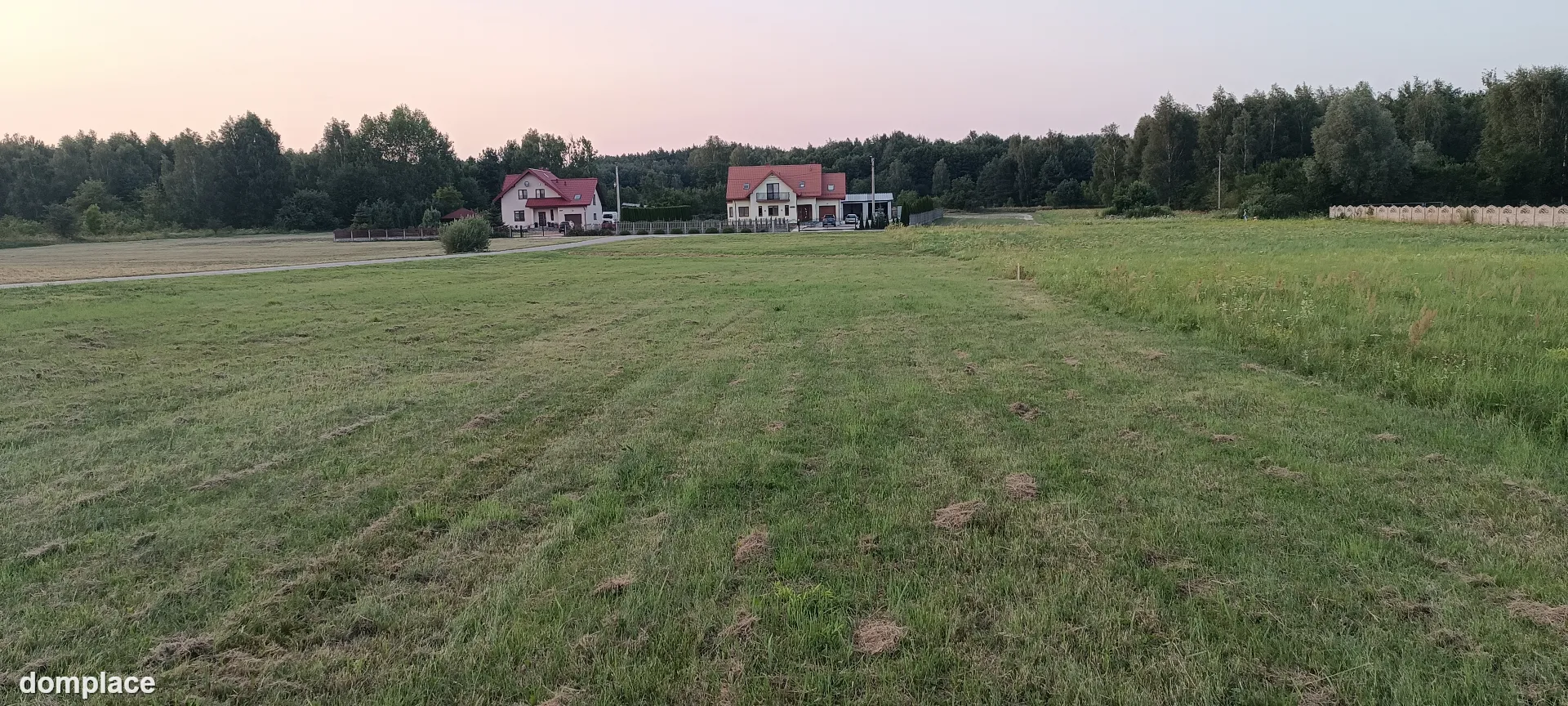 Działki na sprzedaż z warunkami zabudowy.