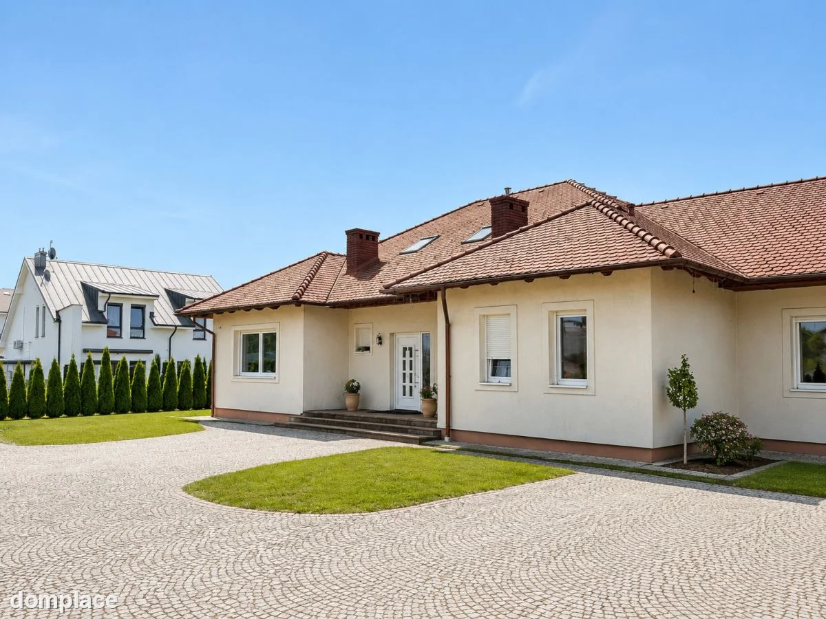 Parterowy dom z kominkiem i dużym ogrodem — zdjęcie 10