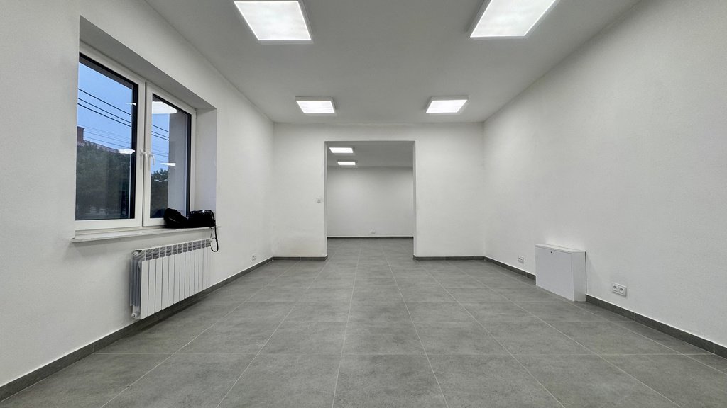 Jasny duży lokal użytkowy - Pobitno