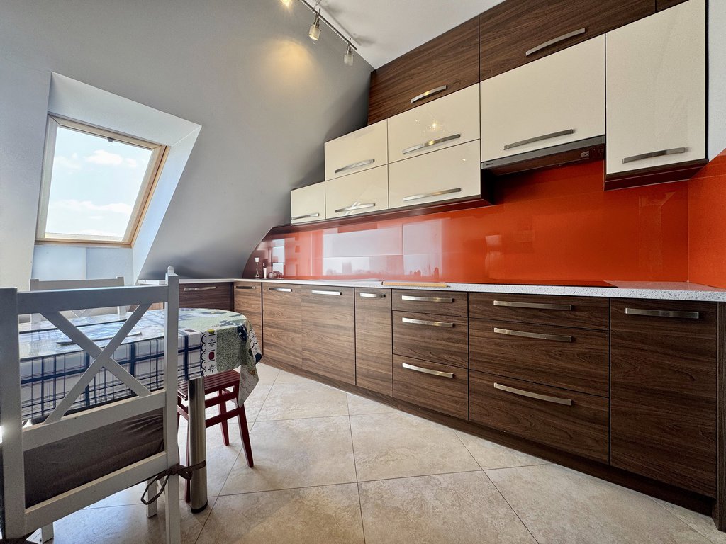 balkon, świetna lokalizacja, trzy pokoje