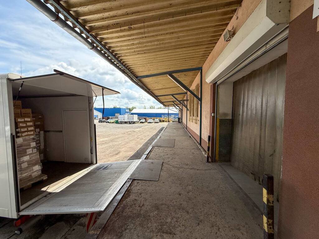 Hala magazynowa w centrum Rzeszowa z placem