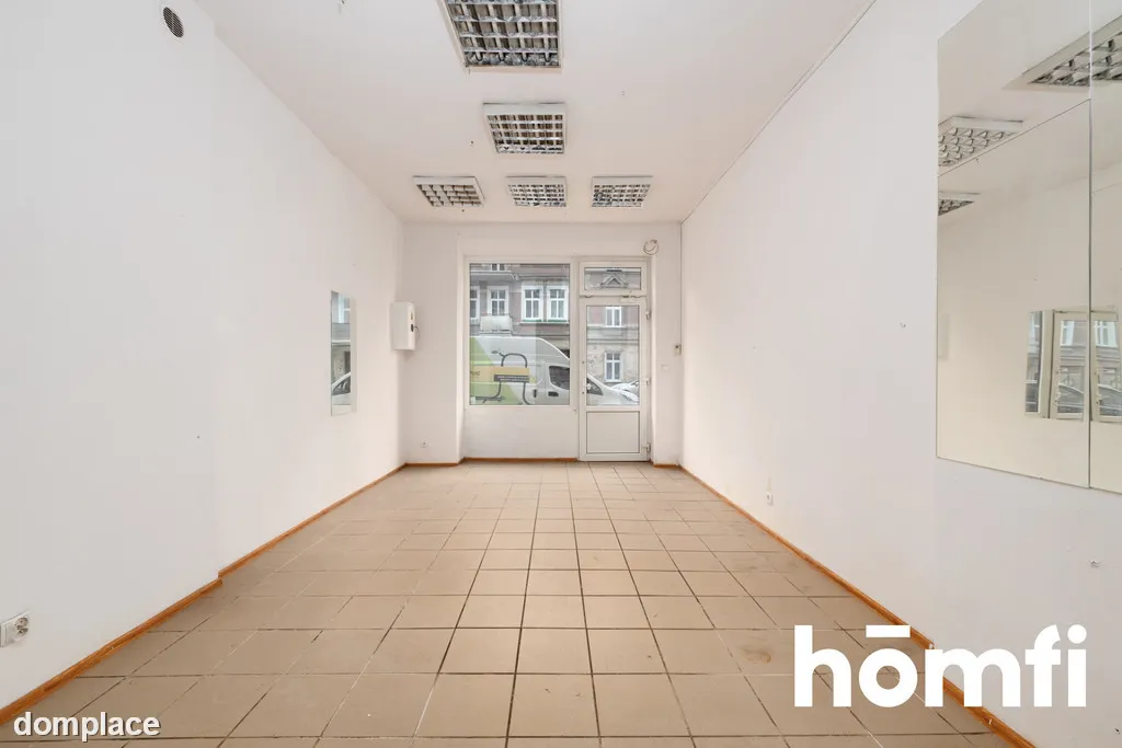 Lokal usługowy z dużą witryną, 53,5 m2 w centrum